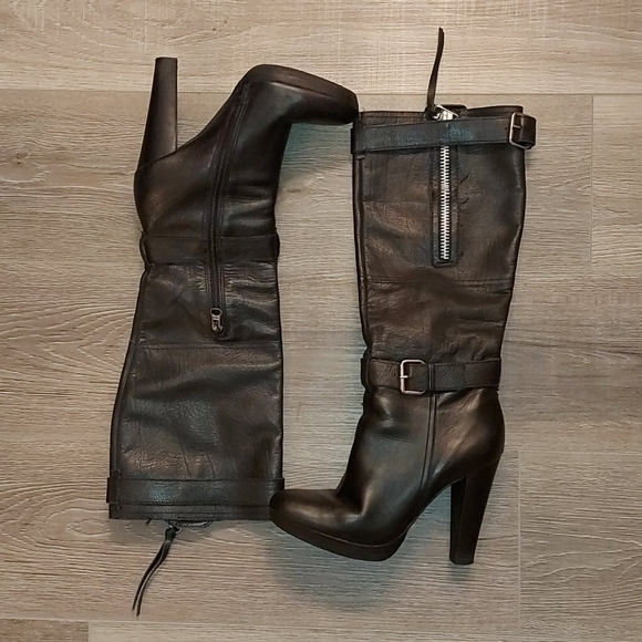 Woman's Boots👢🛍 - Picture 1 of 16